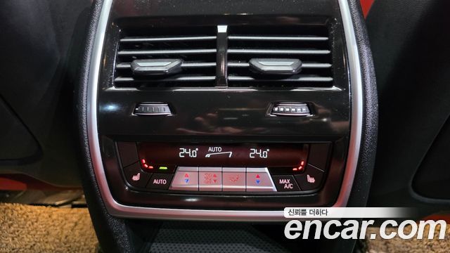 BMW X6M 2022 — photo 28