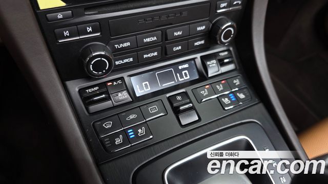 Porsche 911 2019 — photo 17