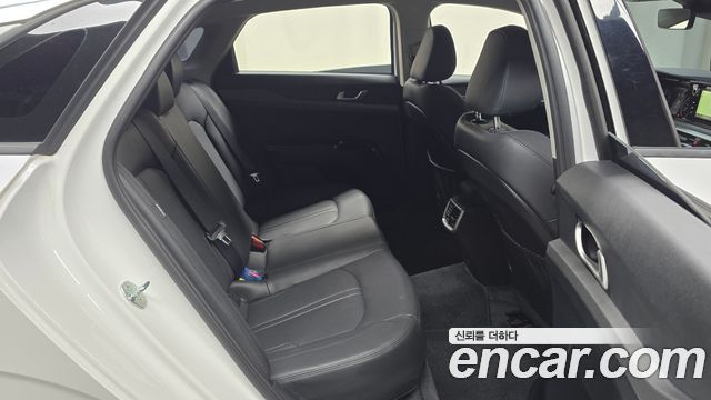 Kia K5 2023 — photo 17