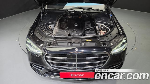 Mercedes-Benz S-Class 2023 — photo 6