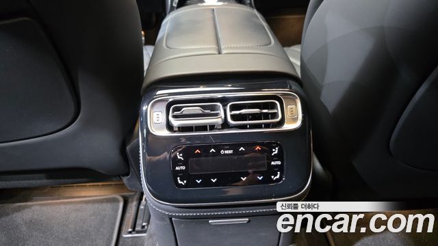 Mercedes-Benz S-Class 2023 — photo 34