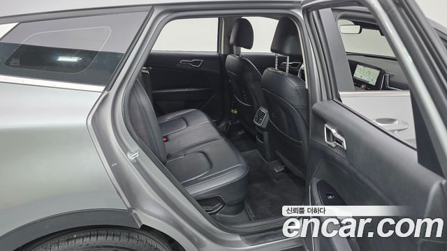 Kia Sportage 2023 — photo 11