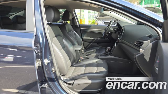 Hyundai AVANTE 2019 — photo 11