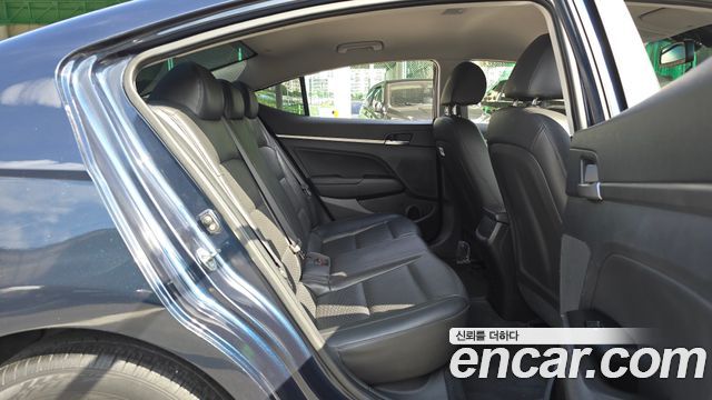 Hyundai AVANTE 2019 — photo 12