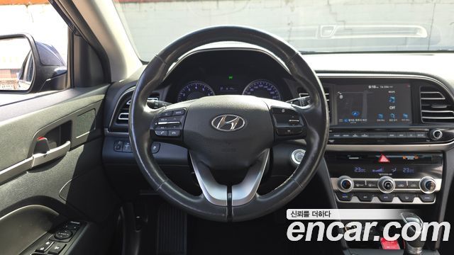 Hyundai AVANTE 2019 — photo 13