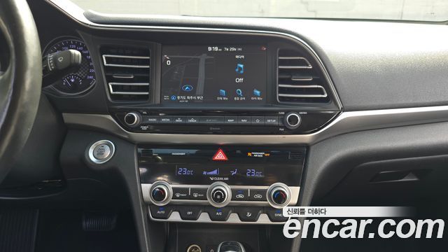 Hyundai AVANTE 2019 — photo 14