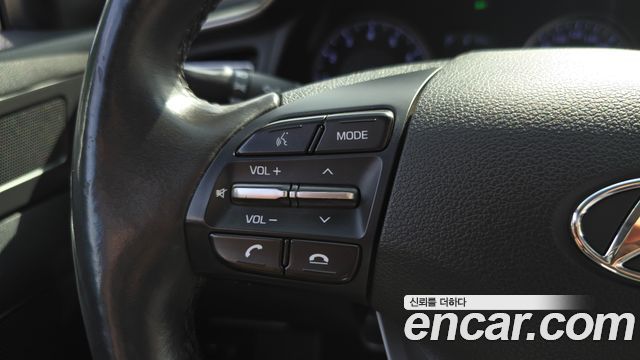 Hyundai AVANTE 2019 — photo 16