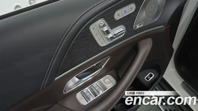Mercedes-Benz GLS-Class 2022 — photo 25