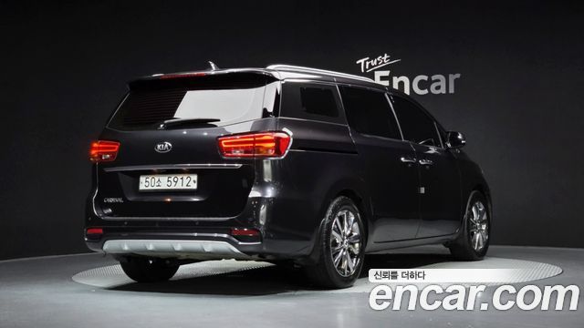Kia Canival 2019 — photo 2