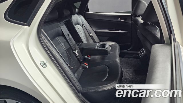 Kia K5 2017 — photo 17