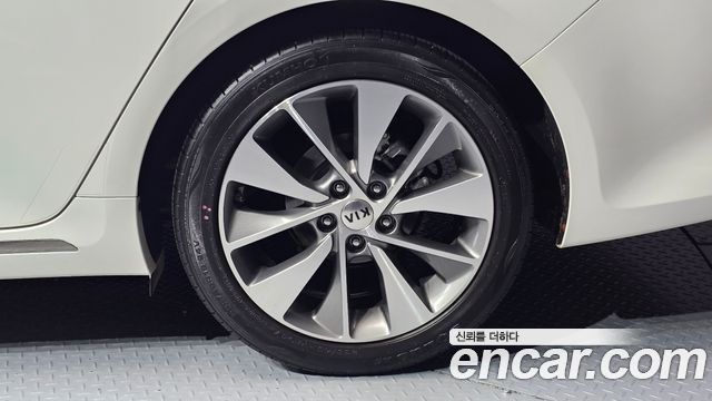 Kia K5 2017 — photo 7