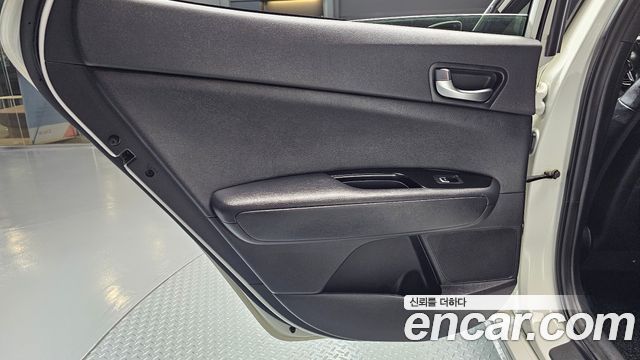 Kia K5 2017 — photo 15