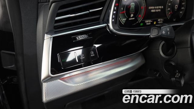 Audi Q8 2021 — photo 26