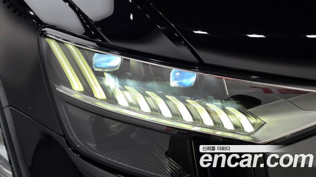 Audi Q8 2021 — photo 8