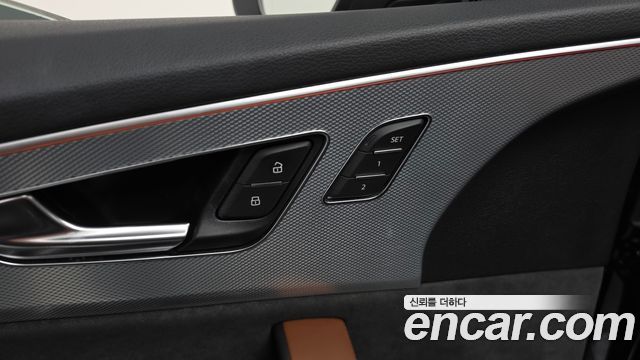 Audi Q8 2021 — photo 30