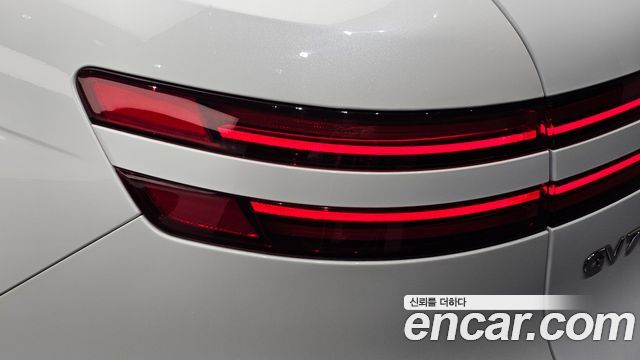 Genesis GV70 2022 — photo 9