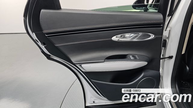 Genesis GV70 2022 — photo 15