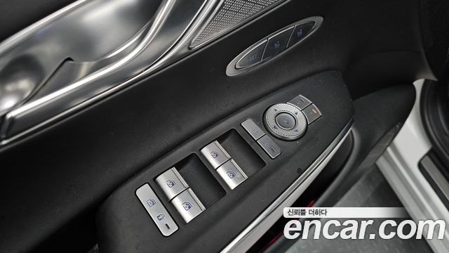 Genesis GV70 2022 — photo 29