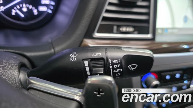 Genesis G80 2017 — photo 24