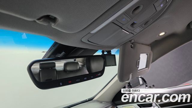 Genesis G80 2017 — photo 25