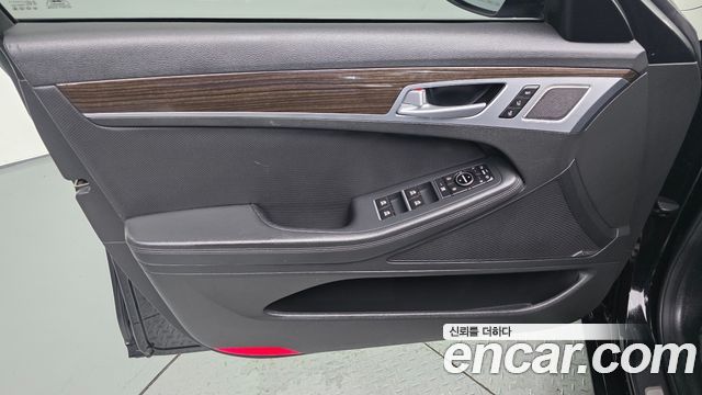 Genesis G80 2017 — photo 14