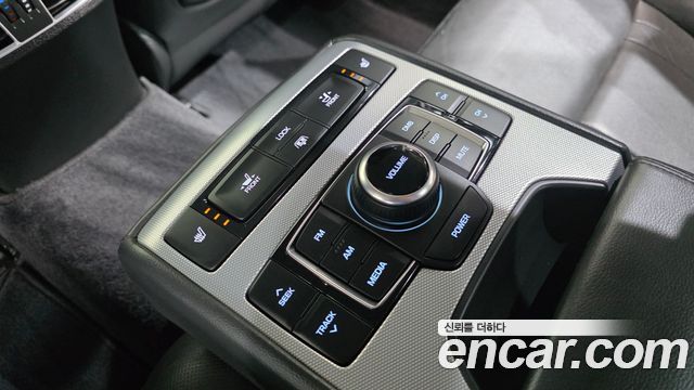 Genesis G80 2017 — photo 29