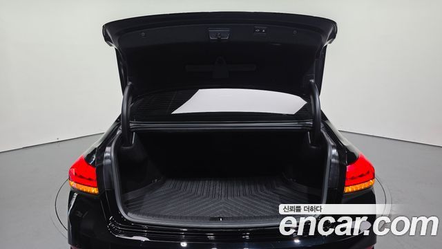 Genesis G80 2017 — photo 32