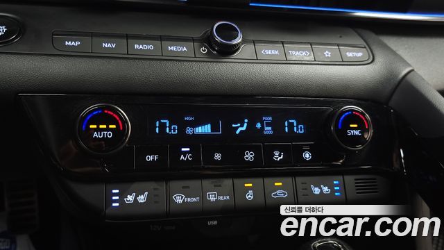 Hyundai AVANTE 2021 — photo 18