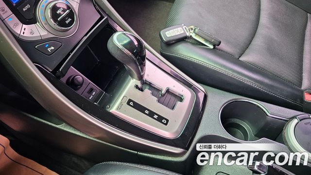 Hyundai AVANTE 2013 — photo 9