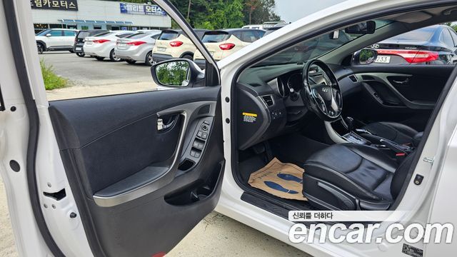 Hyundai AVANTE 2013 — photo 10