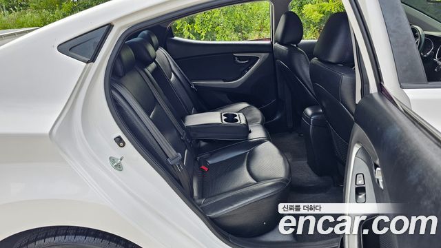 Hyundai AVANTE 2013 — photo 11