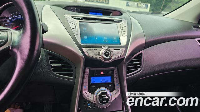 Hyundai AVANTE 2013 — photo 12