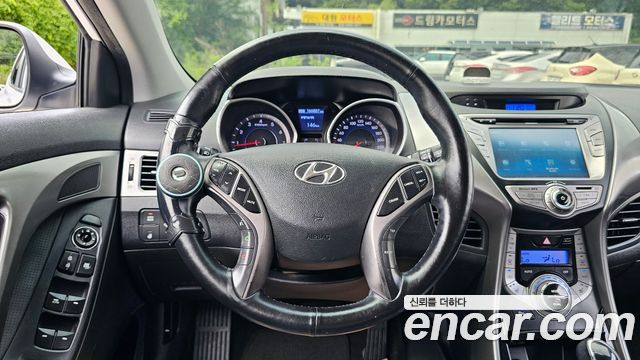 Hyundai AVANTE 2013 — photo 13