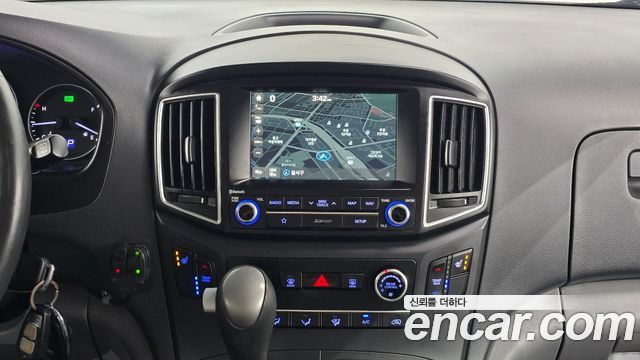 Hyundai Starex 2019 — photo 24