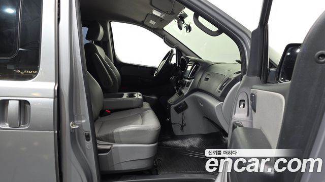 Hyundai Starex 2018 — photo 17