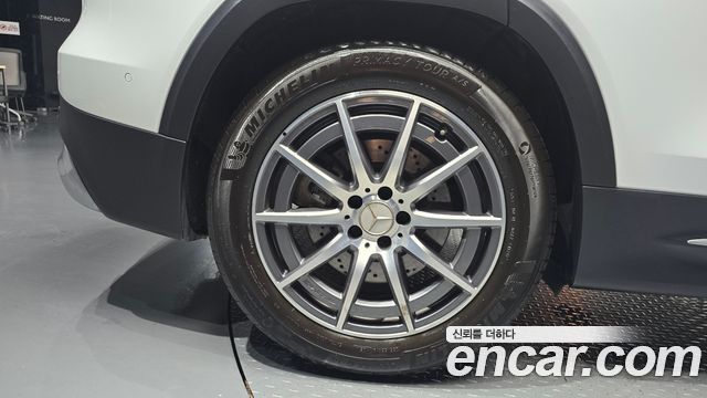 Mercedes-Benz GLB-Class 2023 — photo 5