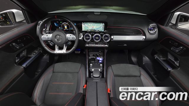 Mercedes-Benz GLB-Class 2023 — photo 10