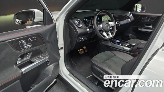 Mercedes-Benz GLB-Class 2023 — photo 13
