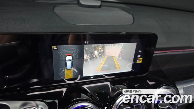 Mercedes-Benz GLB-Class 2023 — photo 20