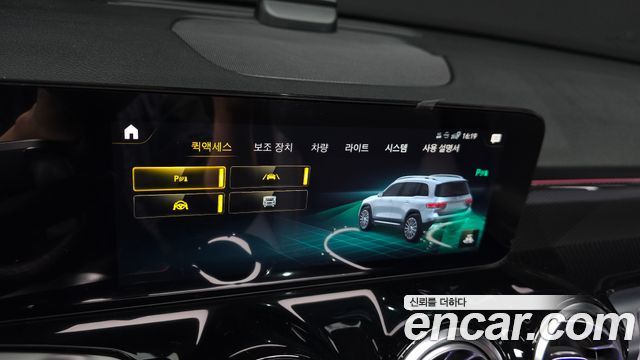 Mercedes-Benz GLB-Class 2023 — photo 22