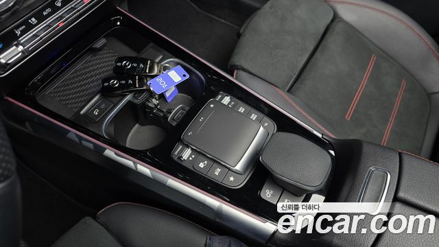 Mercedes-Benz GLB-Class 2023 — photo 24