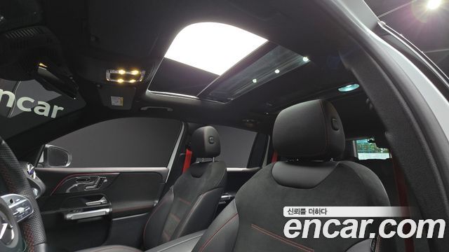 Mercedes-Benz GLB-Class 2023 — photo 25
