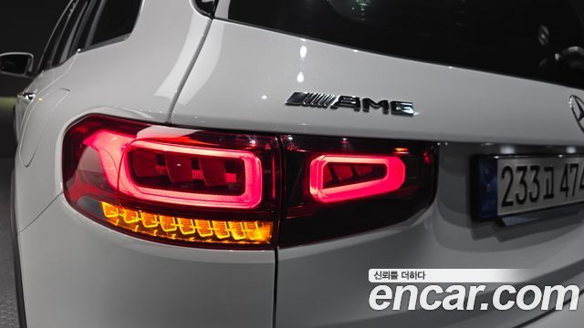 Mercedes-Benz GLB-Class 2023 — photo 9