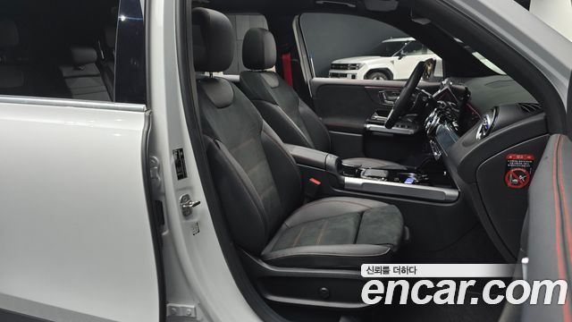 Mercedes-Benz GLB-Class 2023 — photo 16