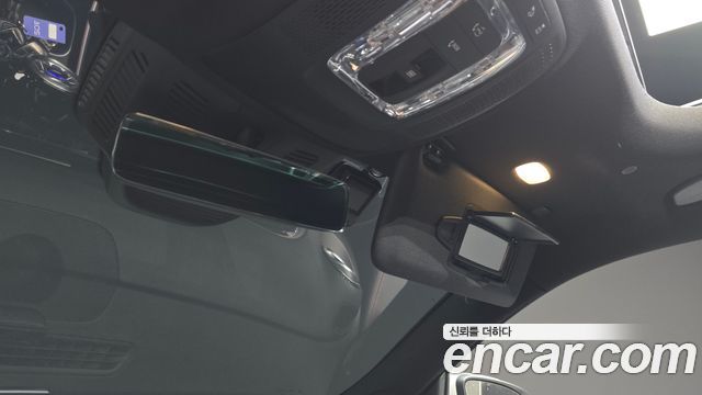 Mercedes-Benz GLB-Class 2023 — photo 27