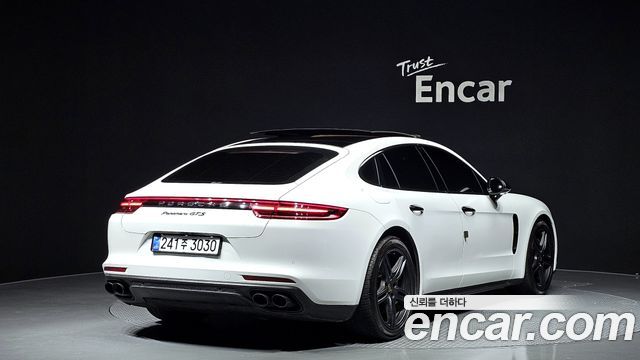 Porsche Panamera 2018 — photo 2
