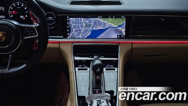 Porsche Panamera 2018 — photo 20