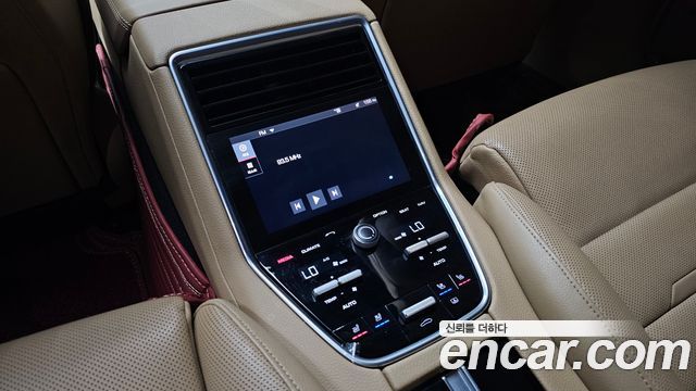 Porsche Panamera 2018 — photo 24
