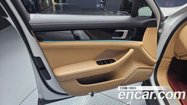 Porsche Panamera 2018 — photo 14