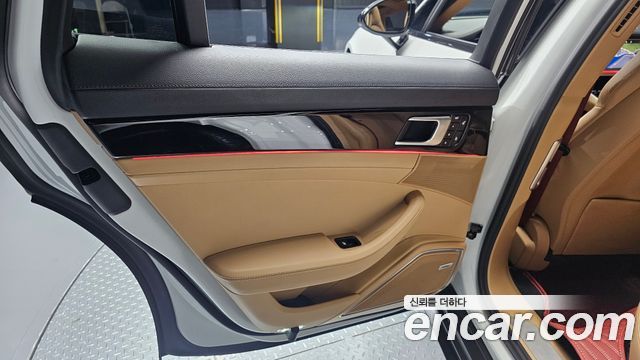 Porsche Panamera 2018 — photo 15
